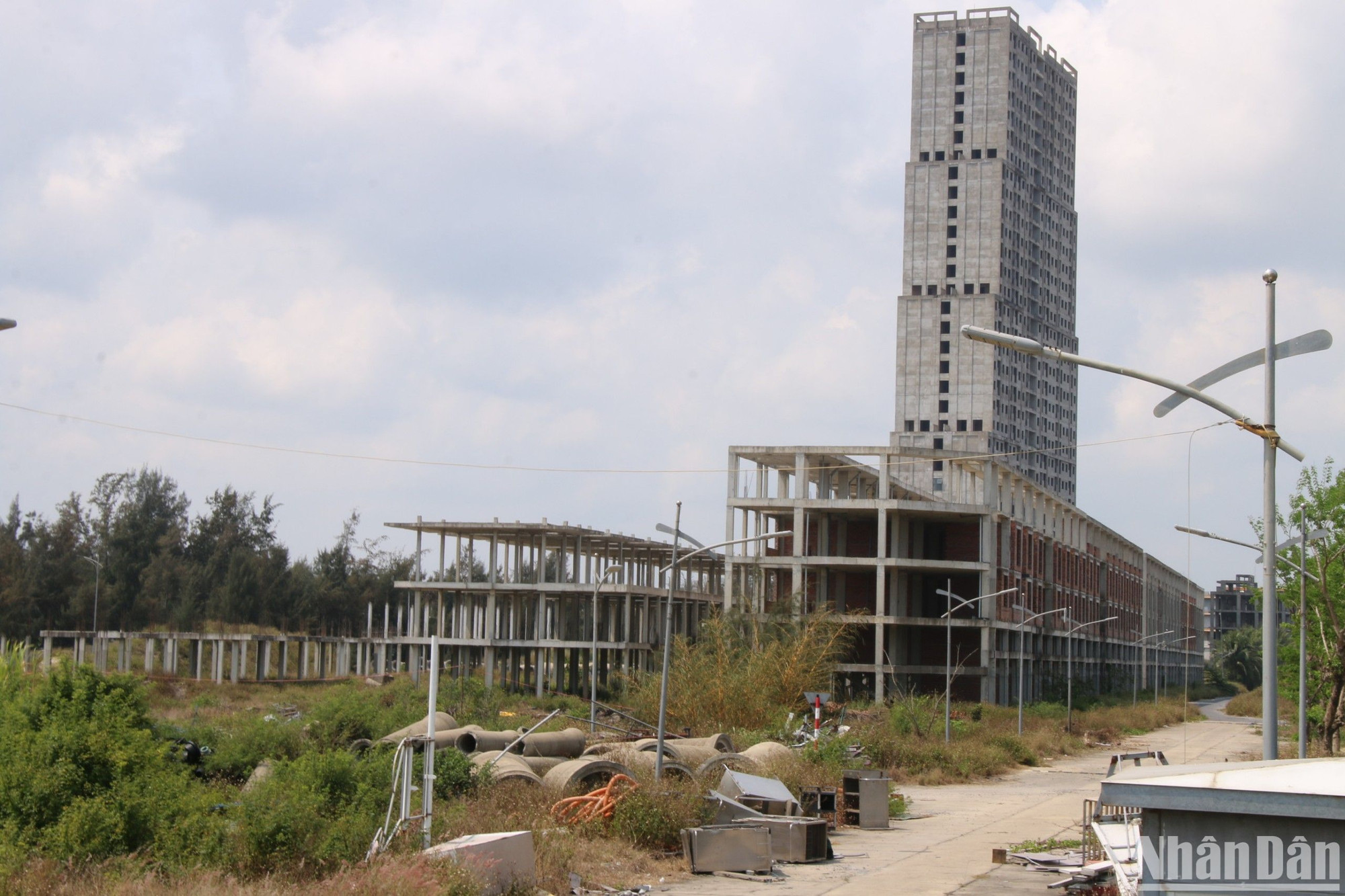 Ngổn ngang bên trong "siêu" dự án này.