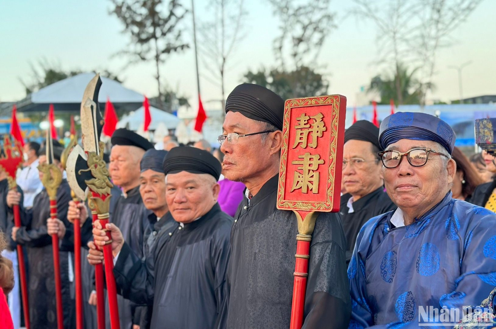 Các vị lão làng tham gia phần chính lễ của Lễ hội cầu Ngư truyền thống quận Thanh Khê năm 2024. (Ảnh: ANH ĐÀO)