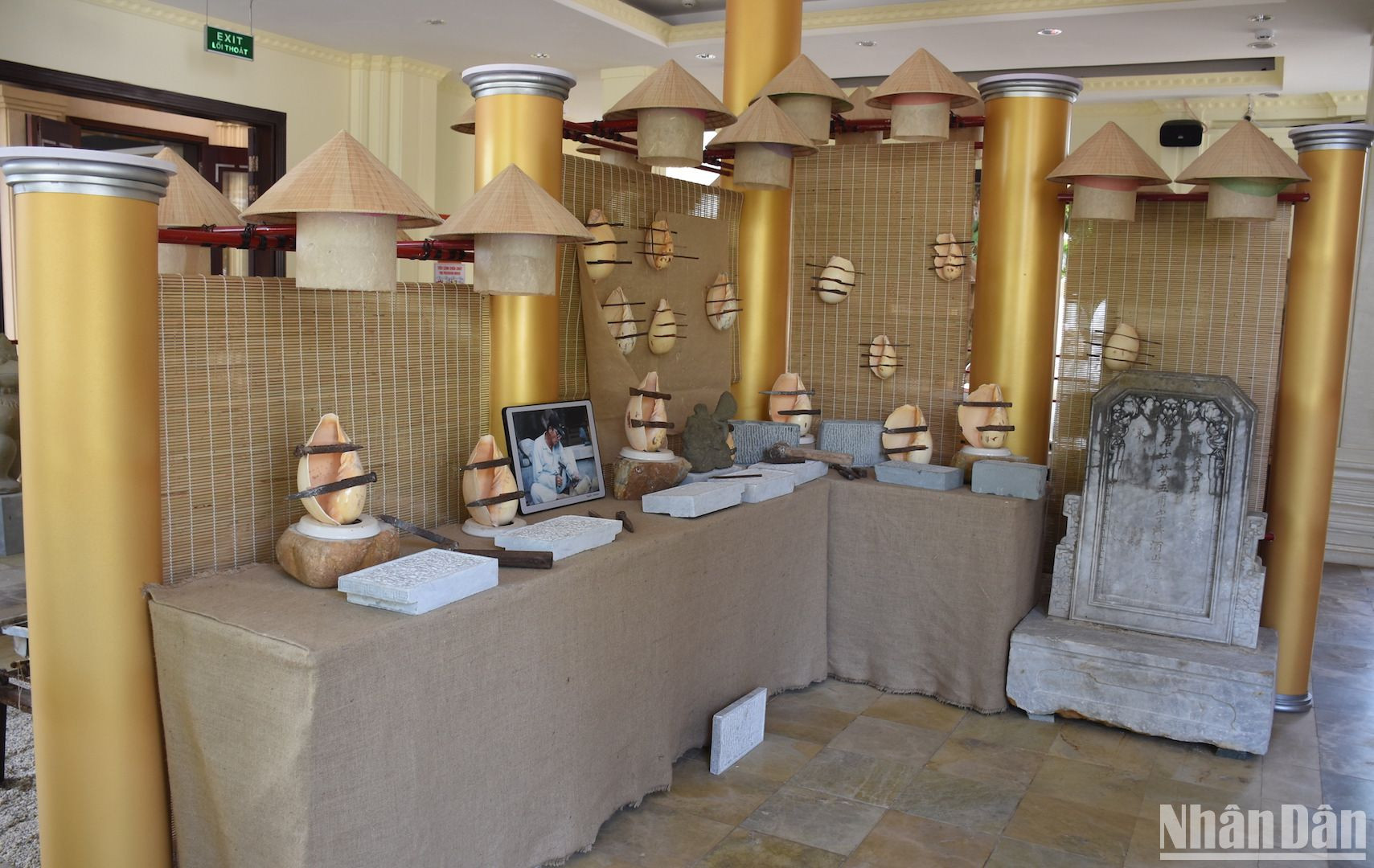 Mỗi không gian trưng bày được thể hiện tiếp nối quá trình phát triển của làng nghề.