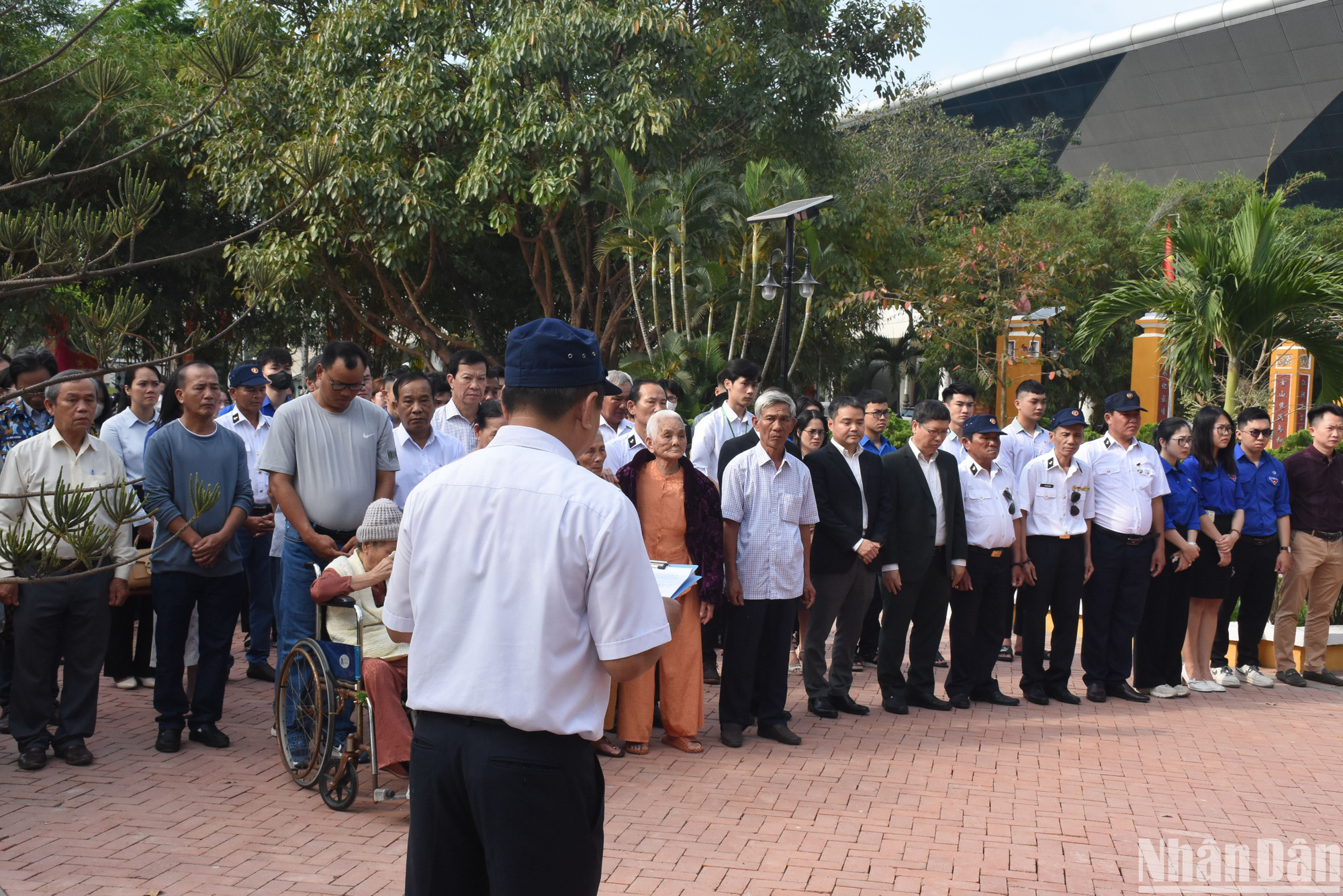 Ban Liên lạc Bộ đội Trường Sa, thành phố Đà Nẵng (giai đoạn 1984-1988) tổ chức Lễ tưởng niệm Sự kiện Gạc Ma tại đình làng Nại Nam. (Ảnh: ANH ĐÀO)