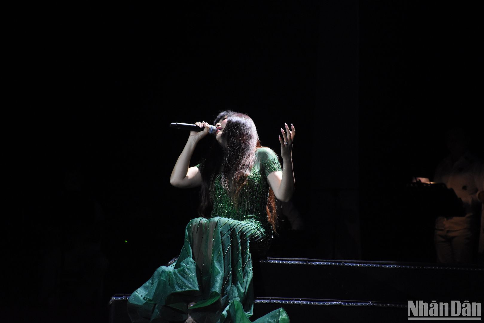 Ca sĩ Ngọc Anh mang đến cho khán giả những xúc cảm không thể thật hơn với âm nhạc Phú Quang và các ca khúc theo suốt hành trình ca hát của cô. (Ảnh: ANH ĐÀO)
