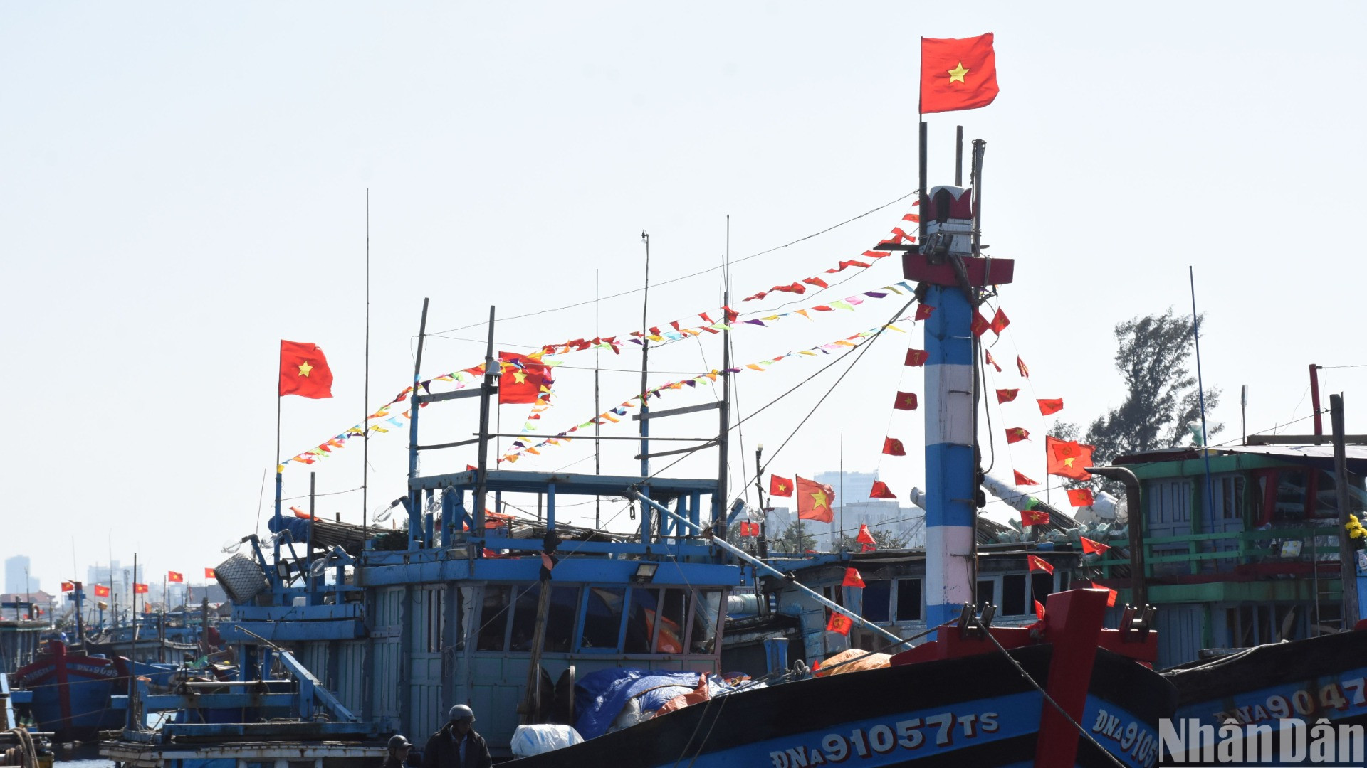 Tàu cá của ngư dân miền Trung về neo đậu tại Âu thuyền cảng cá Thọ Quang Đà Nẵng trong những ngày Tết nguyên đán Ất Tỵ 2025. (Ảnh: ANH ĐÀO)