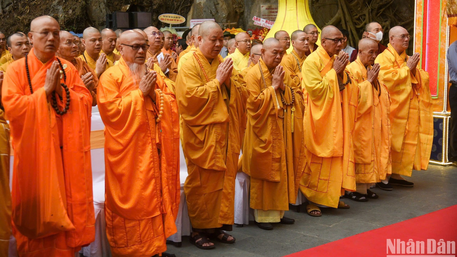 Lễ vía Đức Bồ tát Quán Thế Âm với thông điệp về tình yêu thương, hướng lòng thành về Đức Quán Thế Âm, cầu nguyện cho đất nước luôn được hòa bình, ấm no, nhân dân an lạc, hạnh phúc. (Ảnh: ANH ĐÀO) Lễ vía Đức Bồ tát Quán Thế Âm với thông điệp về tình yêu thương, hướng lòng thành về Đức Quán Thế Âm, cầu nguyện cho đất nước luôn được hòa bình, ấm no, nhân dân an lạc, hạnh phúc. (Ảnh: ANH ĐÀO)