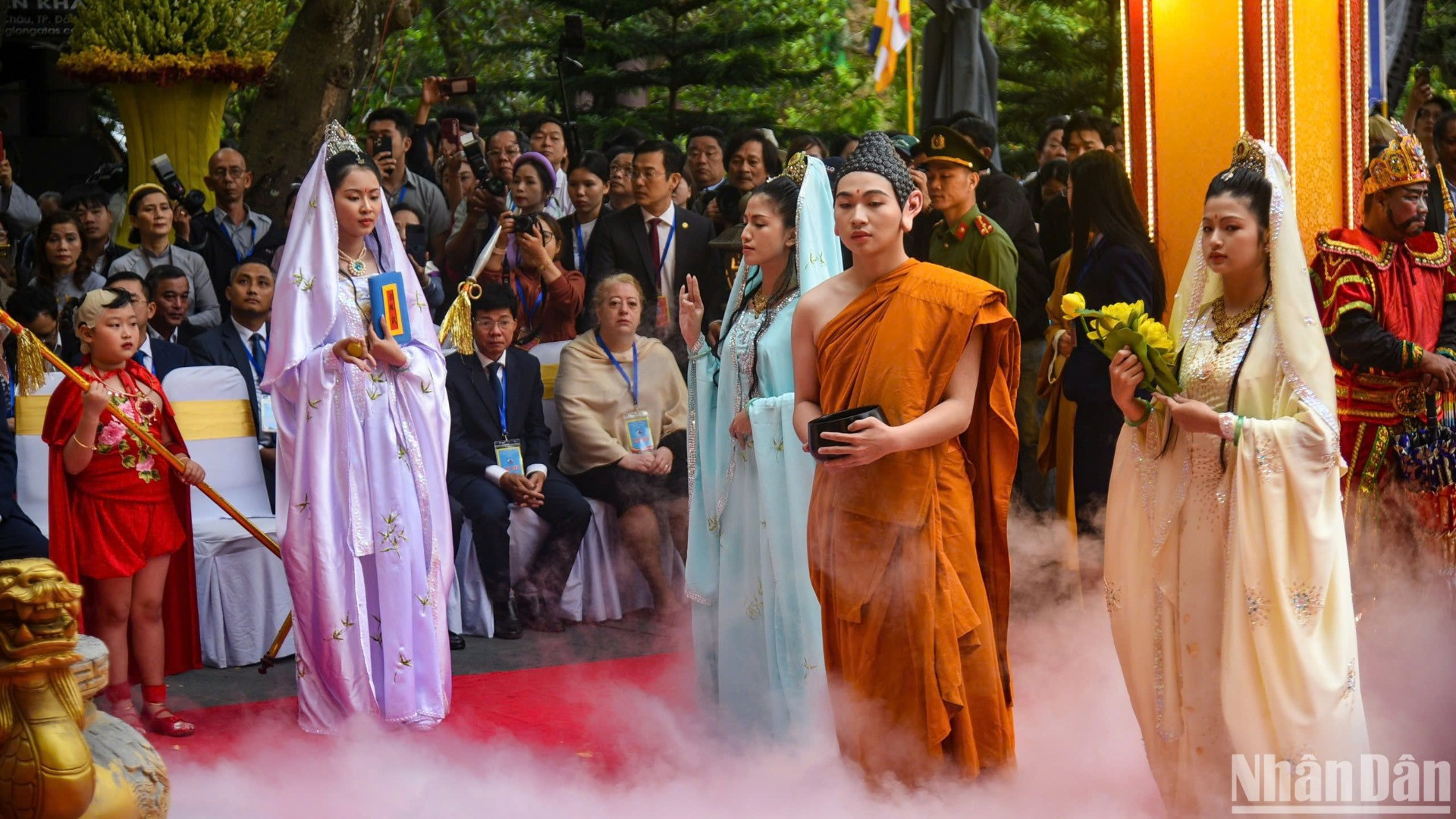 Lễ vía Đức Phật Quán Thế Âm tổ chức vào ngày 19/2 Âm lịch, nhằm ngày khánh đản (ngày sinh) của Đức Phật Quán Thế Âm. Đây là Nghi lễ này được xem là linh hồn của Lễ hội Quán Thế Âm Ngũ Hành Sơn. (Ảnh: ANH ĐÀO) Lễ vía Đức Phật Quán Thế Âm tổ chức vào ngày 19/2 Âm lịch, nhằm ngày khánh đản (ngày sinh) của Đức Phật Quán Thế Âm. Đây là Nghi lễ này được xem là linh hồn của Lễ hội Quán Thế Âm Ngũ Hành Sơn. (Ảnh: ANH ĐÀO)