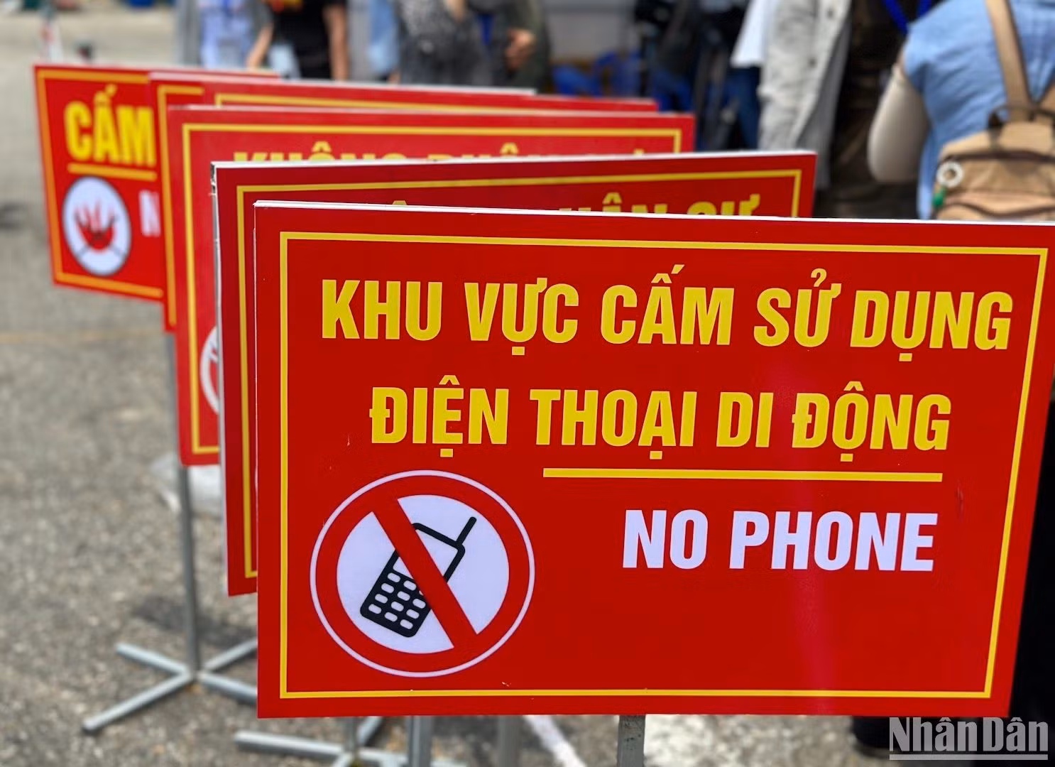 Chỉ những người làm nhiệm vụ mới được vào khu vực này. (Ảnh ANH ĐÀO)