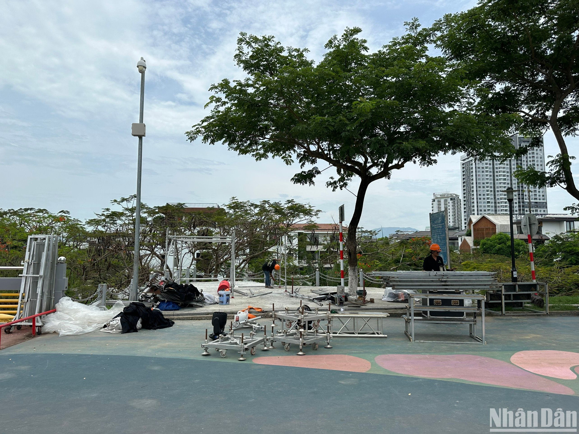 Các hoạt động với mục đích giới thiệu, quảng bá, thu hút đông đảo dân địa phương và du khách đến tham gia, trải nghiệm các dịch vụ phục vụ du lịch về đêm trên cầu Nguyễn Văn Trỗi và công viên bờ Đông chân cầu Nguyễn Văn Trỗi. Hiện các công nhân đang hoàn thiện các hạng mục âm thanh, ánh sáng. Các hoạt động với mục đích giới thiệu, quảng bá, thu hút đông đảo dân địa phương và du khách đến tham gia, trải nghiệm các dịch vụ phục vụ du lịch về đêm trên cầu Nguyễn Văn Trỗi và công viên bờ Đông chân cầu Nguyễn Văn Trỗi. Hiện các công nhân đang hoàn thiện các hạng mục âm thanh, ánh sáng.