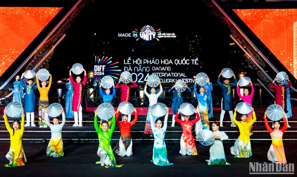 Đạo diễn Khải Anh chia sẻ, anh và ê-kip mong muốn đưa người xem về với cội nguồn thiêng liêng của dân tộc. Tiết mục hoành tráng và hào hùng này như một lời đón chào nồng hậu của Việt Nam đến bạn bè quốc tế.