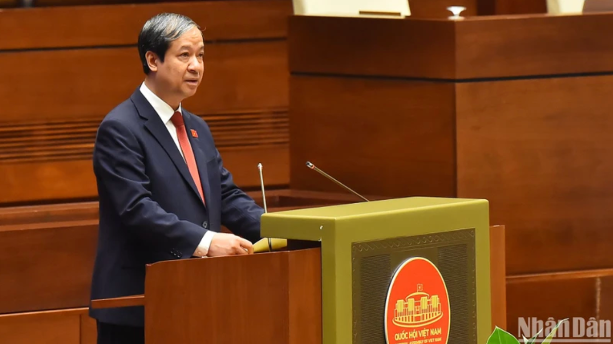 Ngày 9/11, tại Kỳ họp thứ 8, Quốc hội khóa XV, thừa ủy quyền của Thủ tướng Chính phủ, Bộ trưởng Giáo dục và Đào tạo Nguyễn Kim Sơn trình bày tờ trình về dự án Luật Nhà giáo. (Ảnh: THỦY NGUYÊN)