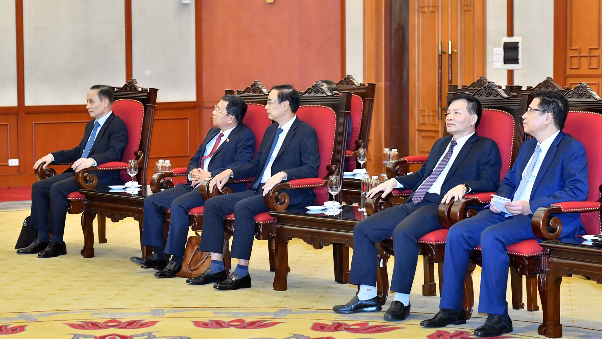 Đoàn đại biểu Việt Nam tại buổi tiếp.