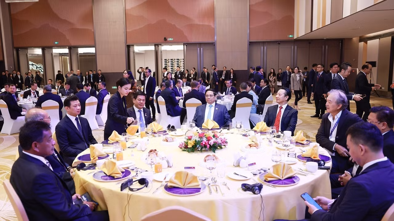Thủ tướng Phạm Minh Chính dự buổi ăn sáng giao lưu đặc biệt với Hội đồng Tư vấn Kinh doanh ASEAN. (Ảnh: Dương Giang-TTXVN)