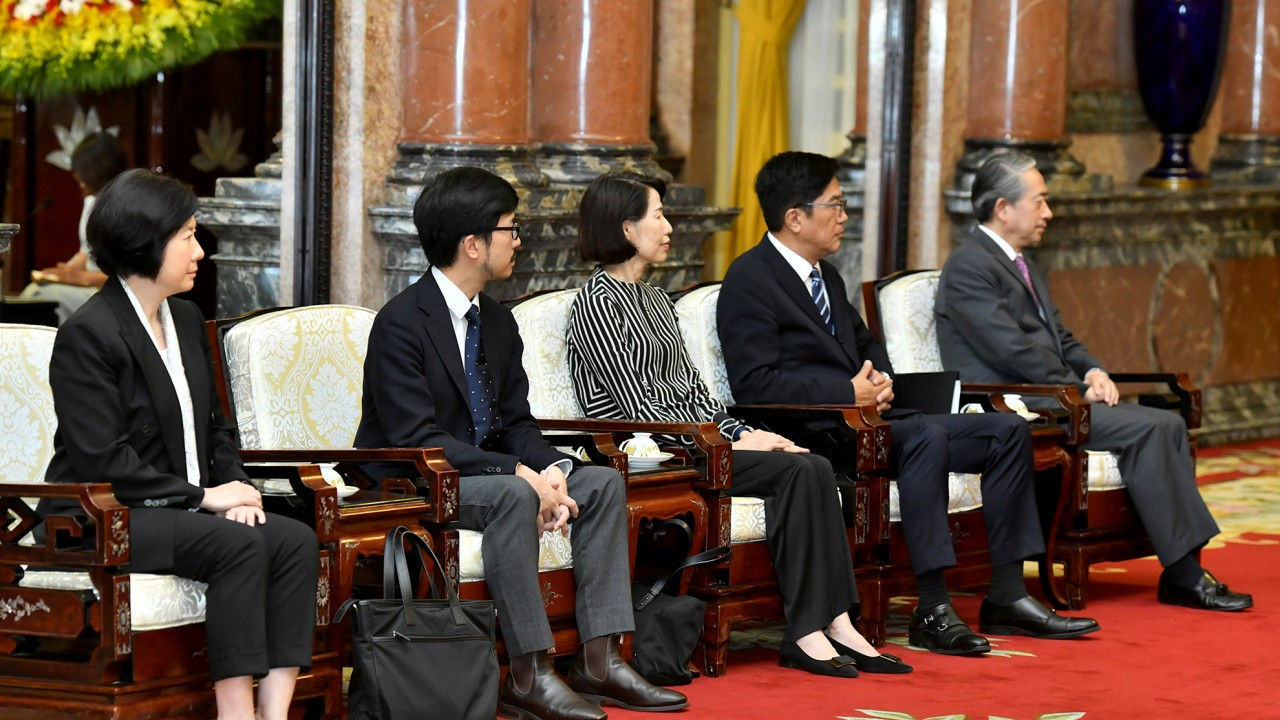 Các đại biểu tham dự buổi tiếp.