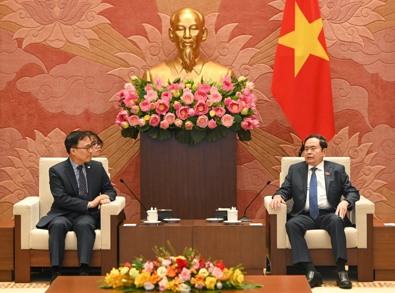 Chủ tịch Quốc hội Trần Thanh Mẫn và Đại sứ Hàn Quốc Choi Young Sam tại cuộc tiếp.