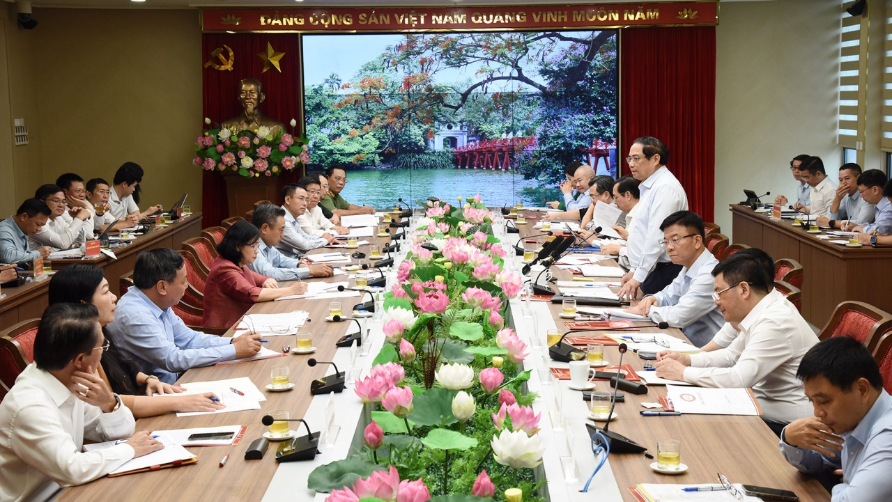 Thủ tướng Phạm Minh Chính chủ trì buổi làm việc với Ban Thường vụ Thành ủy Hà Nội. Thủ tướng Phạm Minh Chính chủ trì buổi làm việc với Ban Thường vụ Thành ủy Hà Nội.