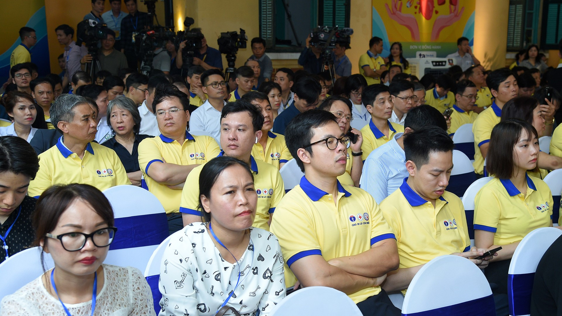 Các đại biểu tham dự buổi lễ.