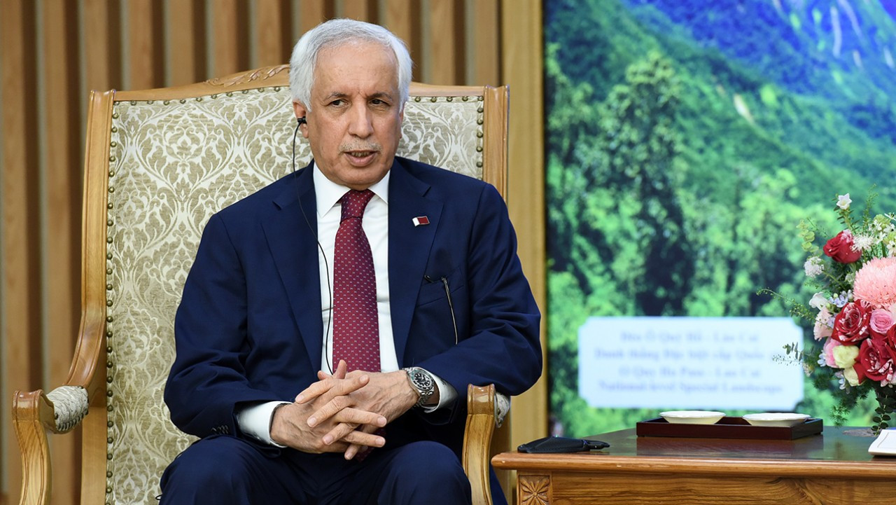 Quốc vụ khanh Bộ Ngoại giao Nhà nước Qatar Soltan Bin Saad Al-Muraikhi phát biểu tại buổi tiếp.