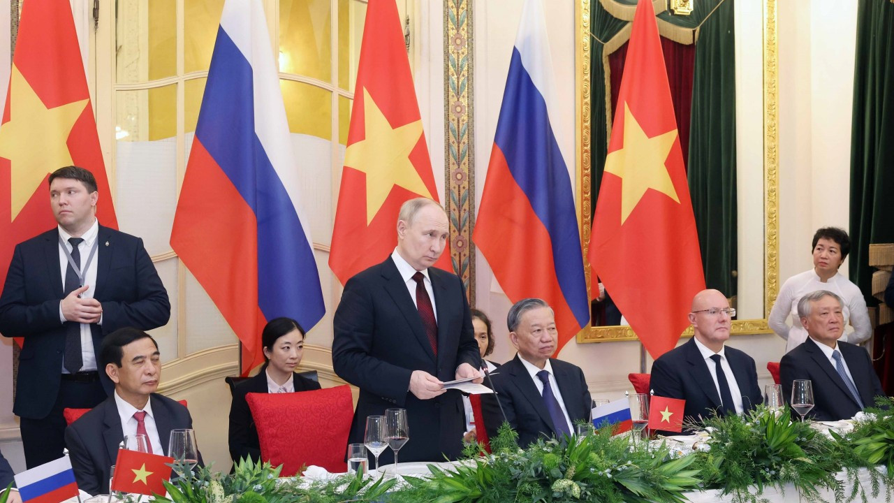 Tổng thống Liên bang Nga Vladimir Putin phát biểu. (Ảnh: Nhan Sáng/TTXVN)