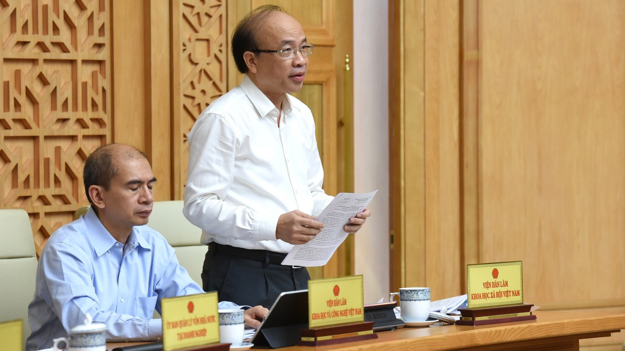 Chủ tịch Viện Hàn lâm Khoa học xã hội Việt Nam Phan Chí Hiếu phát biểu.