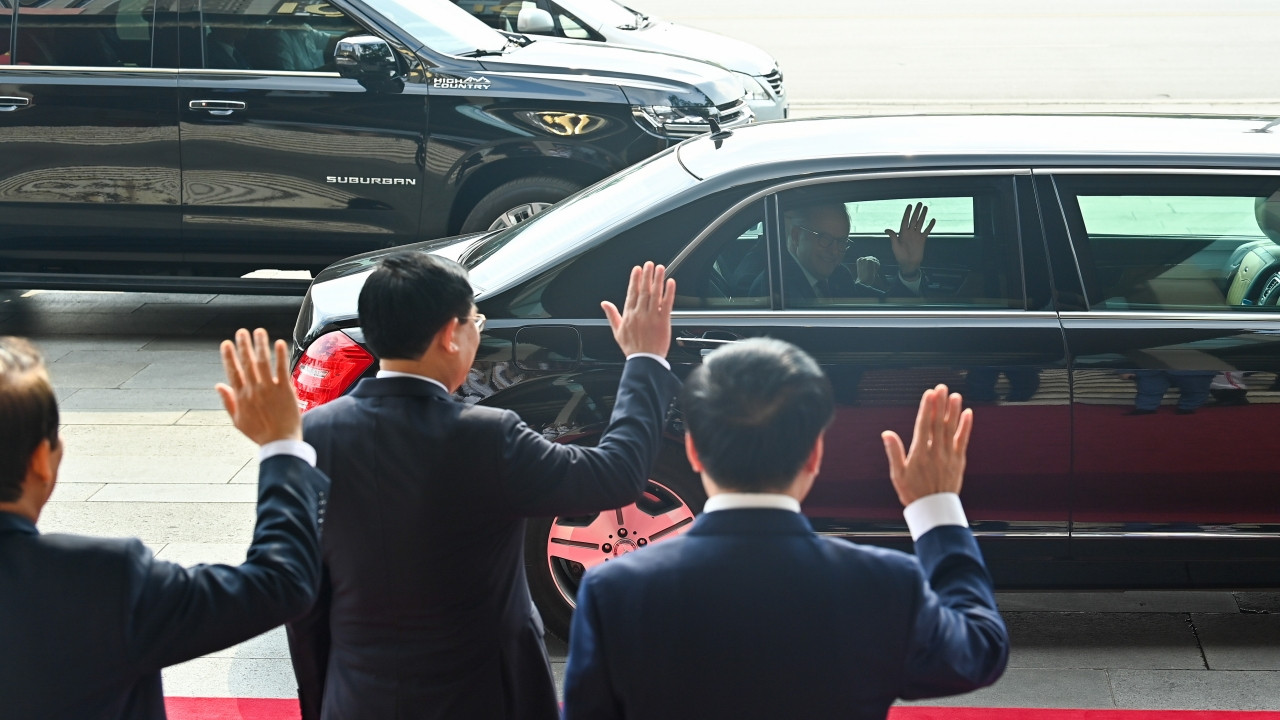 Chủ tịch Quốc hội Vương Đình Huệ tiễn Thủ tướng Australia Anthony Albanese.