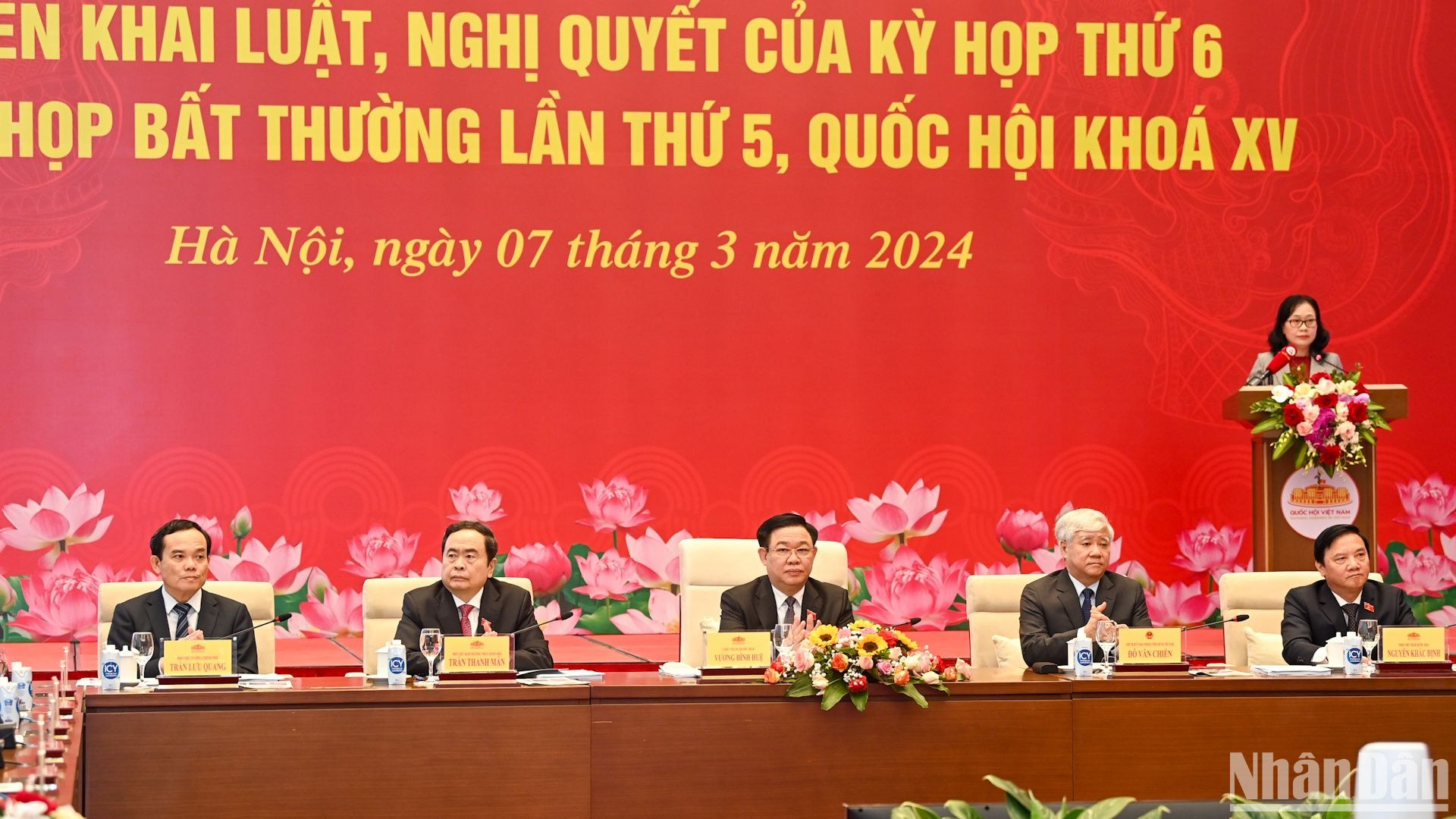 Chủ tịch Quốc hội Vương Đình Huệ, Phó Chủ tịch Thường trực Quốc hội Trần Thanh Mẫn, Chủ tịch Ủy ban Trung ương Mặt trận Tổ quốc Việt Nam Đỗ Văn Chiến; Phó Chủ tịch Quốc hội Nguyễn Khắc Định, Phó Thủ tướng Chính phủ Trần Lưu Quang chủ trì Hội nghị.