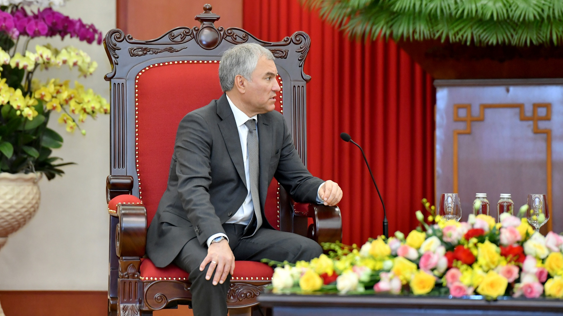 Chủ tịch Duma Quốc gia Nga Vyacheslav Viktorovich Volodin phát biểu tại buổi tiếp.