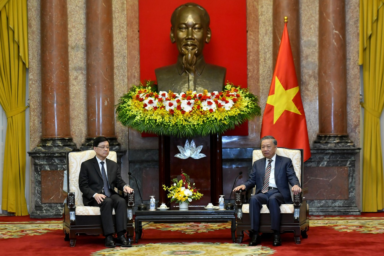 Chủ tịch nước Tô Lâm tiếp Trưởng Khu hành chính đặc biệt Hồng Kông (Trung Quốc) Lý Gia Siêu tại Phủ Chủ tịch.