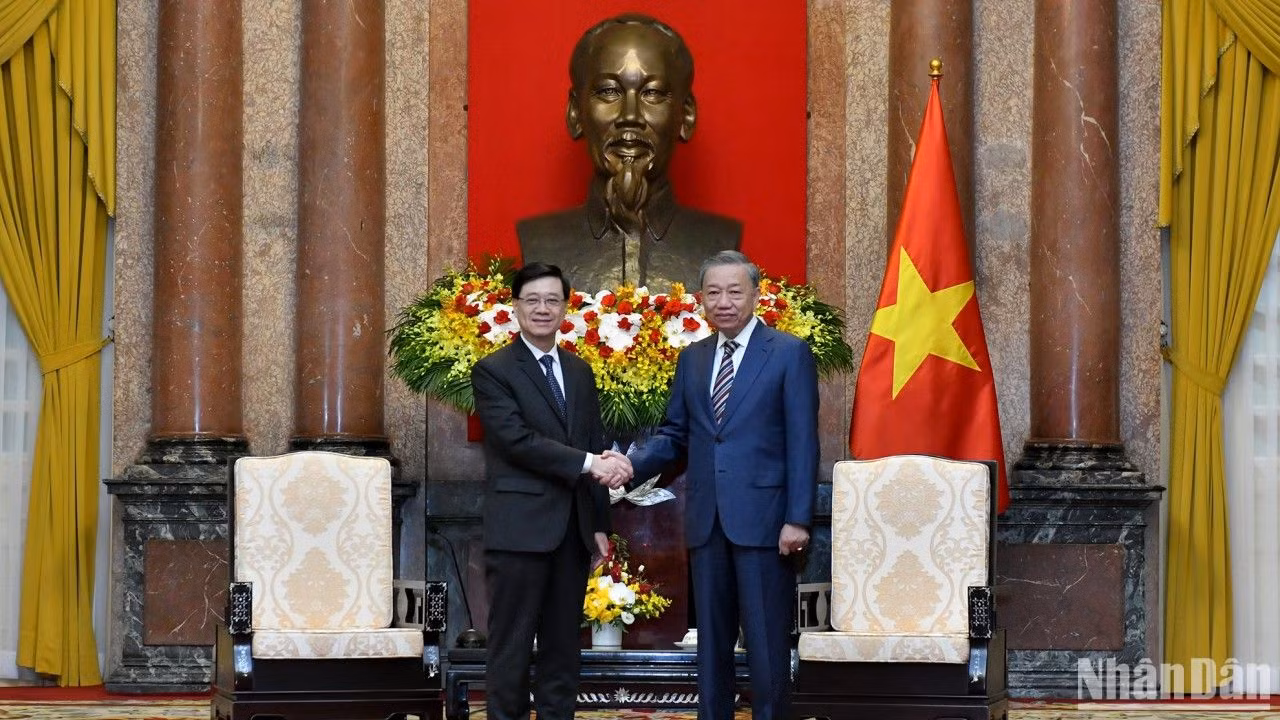 Chủ tịch nước Tô Lâm tiếp Trưởng Khu hành chính đặc biệt Hồng Kông (Trung Quốc) Lý Gia Siêu.