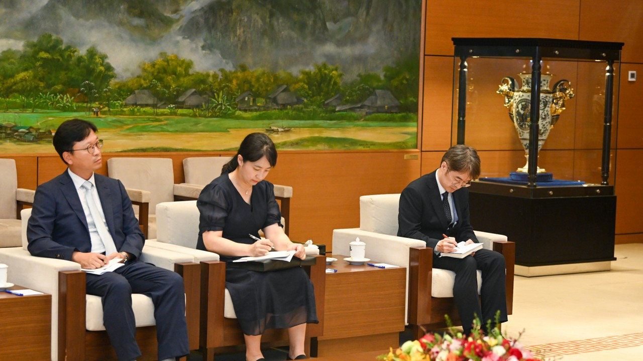 Các đại biểu Hàn Quốc dự cuộc tiếp.