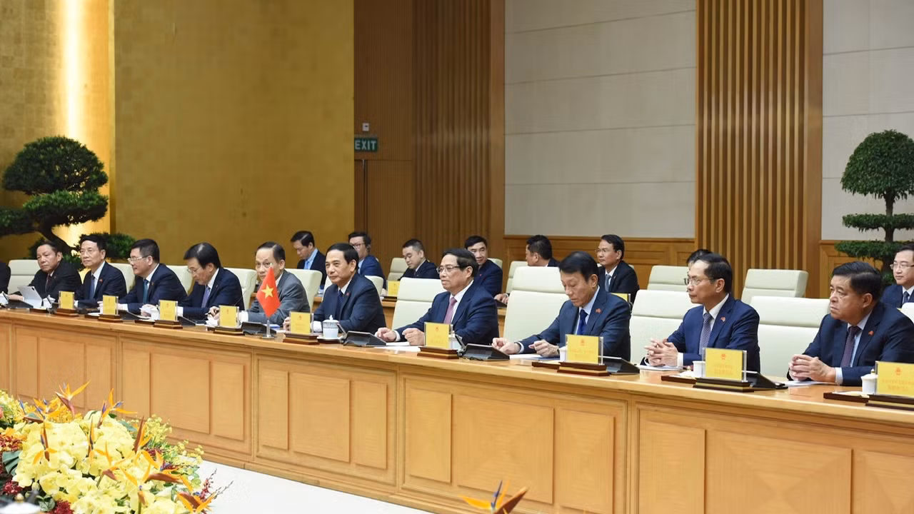 Thủ tướng Phạm Minh Chính và các thành viên Chính phủ Việt Nam tham dự hội đàm với Thủ tướng Trung Quốc Lý Cường.