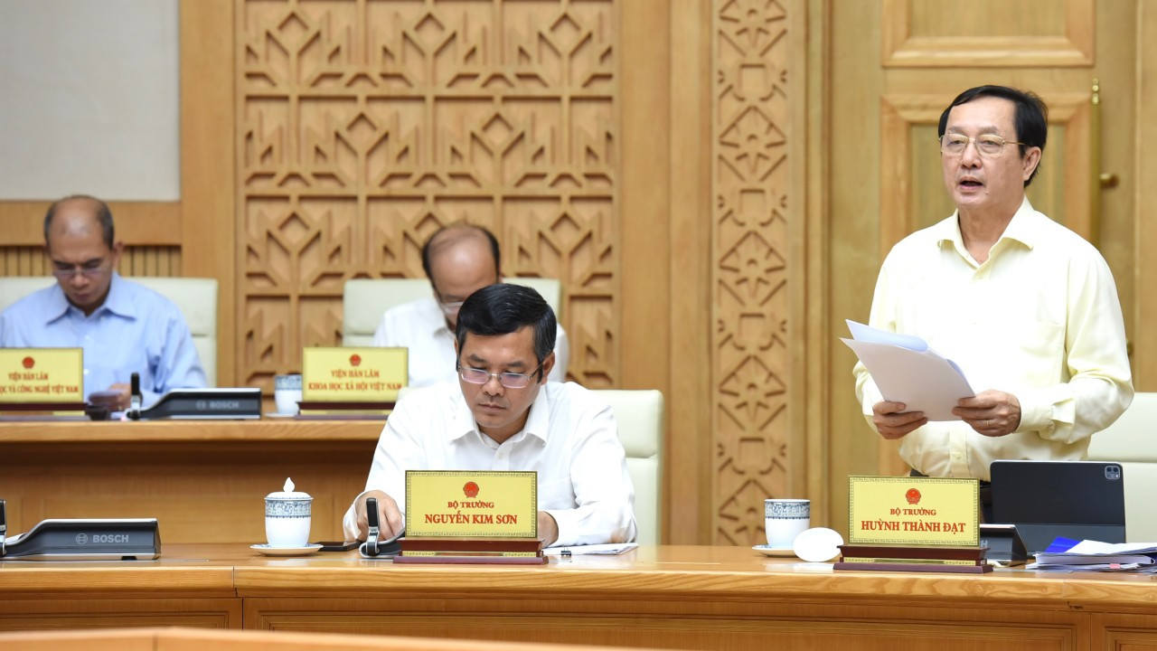 Bộ trưởng Khoa học và Công nghệ Huỳnh Thành Đạt trình bày Dự án sửa đổi, bổ sung một số điều của Luật Tiêu chuẩn và Quy chuẩn kỹ thuật.