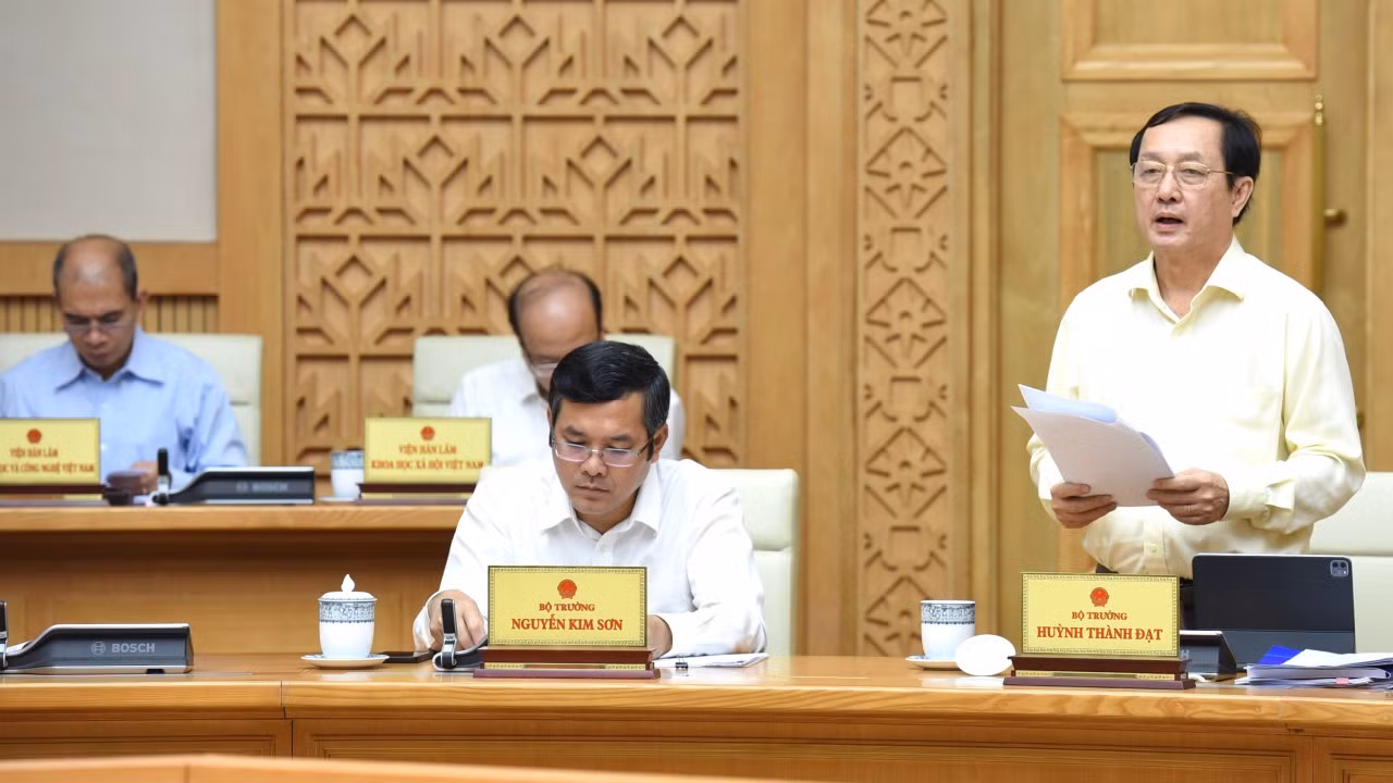 Bộ trưởng Khoa học và Công nghệ Huỳnh Thành Đạt trình bày Dự án sửa đổi, bổ sung một số điều của Luật Tiêu chuẩn và Quy chuẩn kỹ thuật.