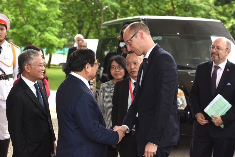 Thủ tướng Phạm Minh Chính đón Chủ tịch Hội đồng Quốc gia Liên bang Thụy Sĩ Martin Candinas.