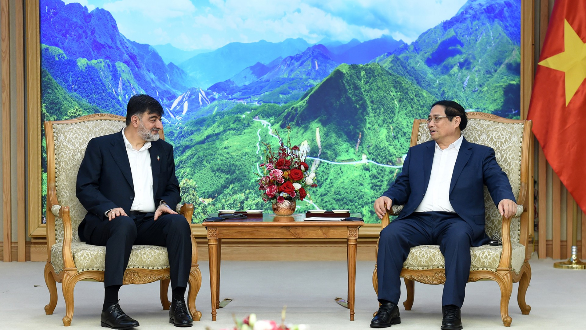 Thủ tướng Phạm Minh Chính tiếp Tư lệnh Thực thi pháp luật Iran Ahmad Reza Radan.