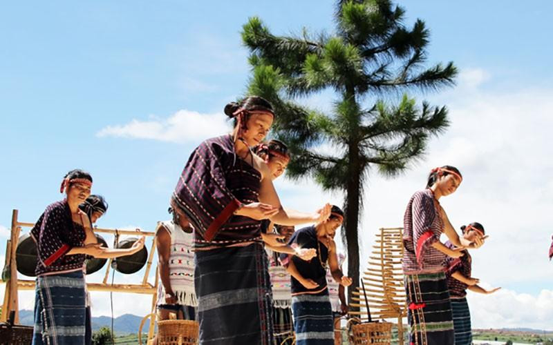 Tămya-Ariya, điệu múa cổ truyền của người Chu Ru. (Ảnh: Báo Nhân Dân) Tămya-Ariya, điệu múa cổ truyền của người Chu Ru. (Ảnh: Báo Nhân Dân)