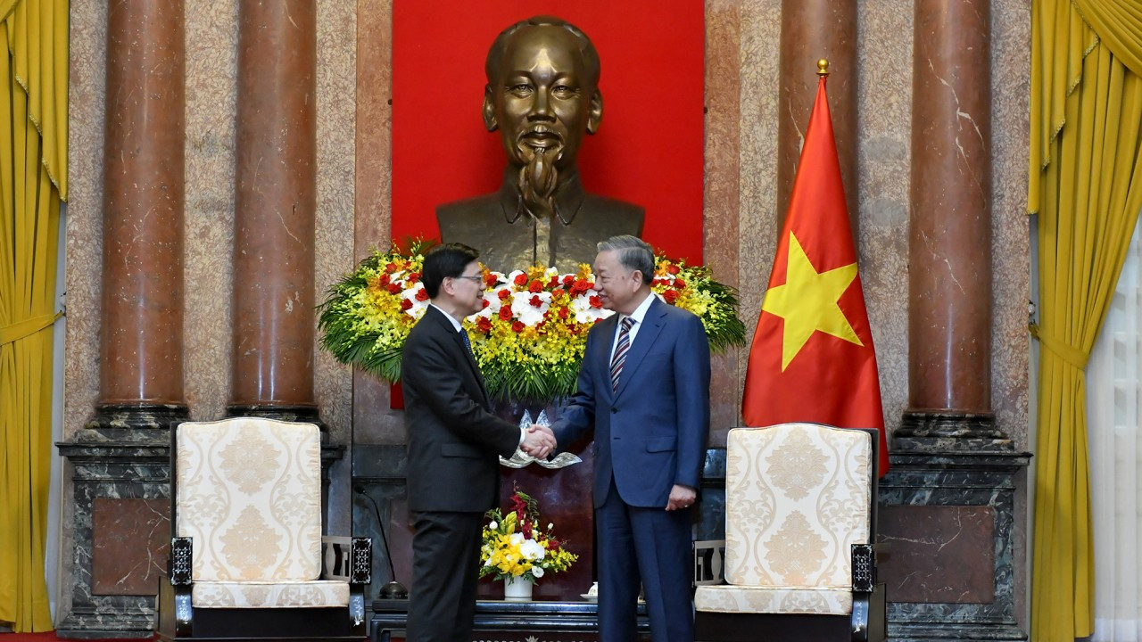 Chủ tịch nước Tô Lâm với Trưởng Khu hành chính đặc biệt Hồng Kông (Trung Quốc) Lý Gia Siêu tại Phủ Chủ tịch.