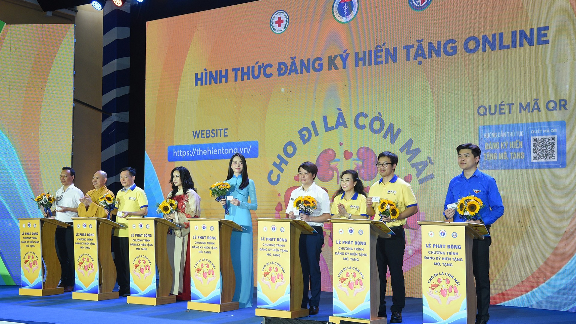 Các đại biểu đăng ký hiến tặng mô, tạng.