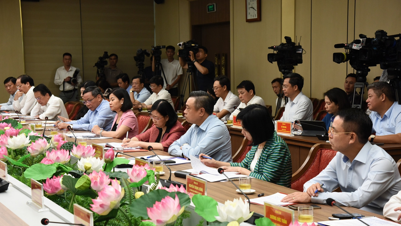 Bí thư Thành ủy Hà Nội Bùi Thị Minh Hoài và Ban Thường vụ Thành ủy Hà Nội tham dự buổi làm việc. Bí thư Thành ủy Hà Nội Bùi Thị Minh Hoài và Ban Thường vụ Thành ủy Hà Nội tham dự buổi làm việc.