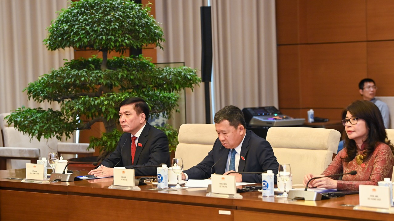 Tổng Thư ký Quốc hội, Chủ nhiệm Văn phòng Quốc hội Bùi Văn Cường, Chủ tịch Nhóm Nghị sĩ hữu nghị Việt Nam-ASEAN; Chủ nhiệm Ủy ban Đối ngoại Vũ Hải Hà cùng đại diện một số cơ quan của Quốc hội, Bộ Ngoại giao dự cuộc tiếp.