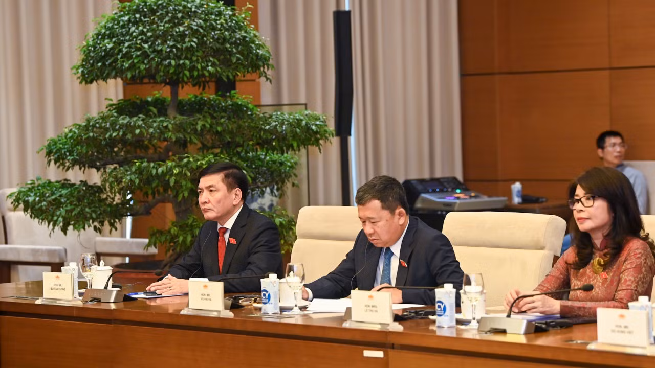 Tổng Thư ký Quốc hội, Chủ nhiệm Văn phòng Quốc hội Bùi Văn Cường, Chủ tịch Nhóm Nghị sĩ hữu nghị Việt Nam-ASEAN; Chủ nhiệm Ủy ban Đối ngoại Vũ Hải Hà cùng đại diện một số cơ quan của Quốc hội, Bộ Ngoại giao dự cuộc tiếp.