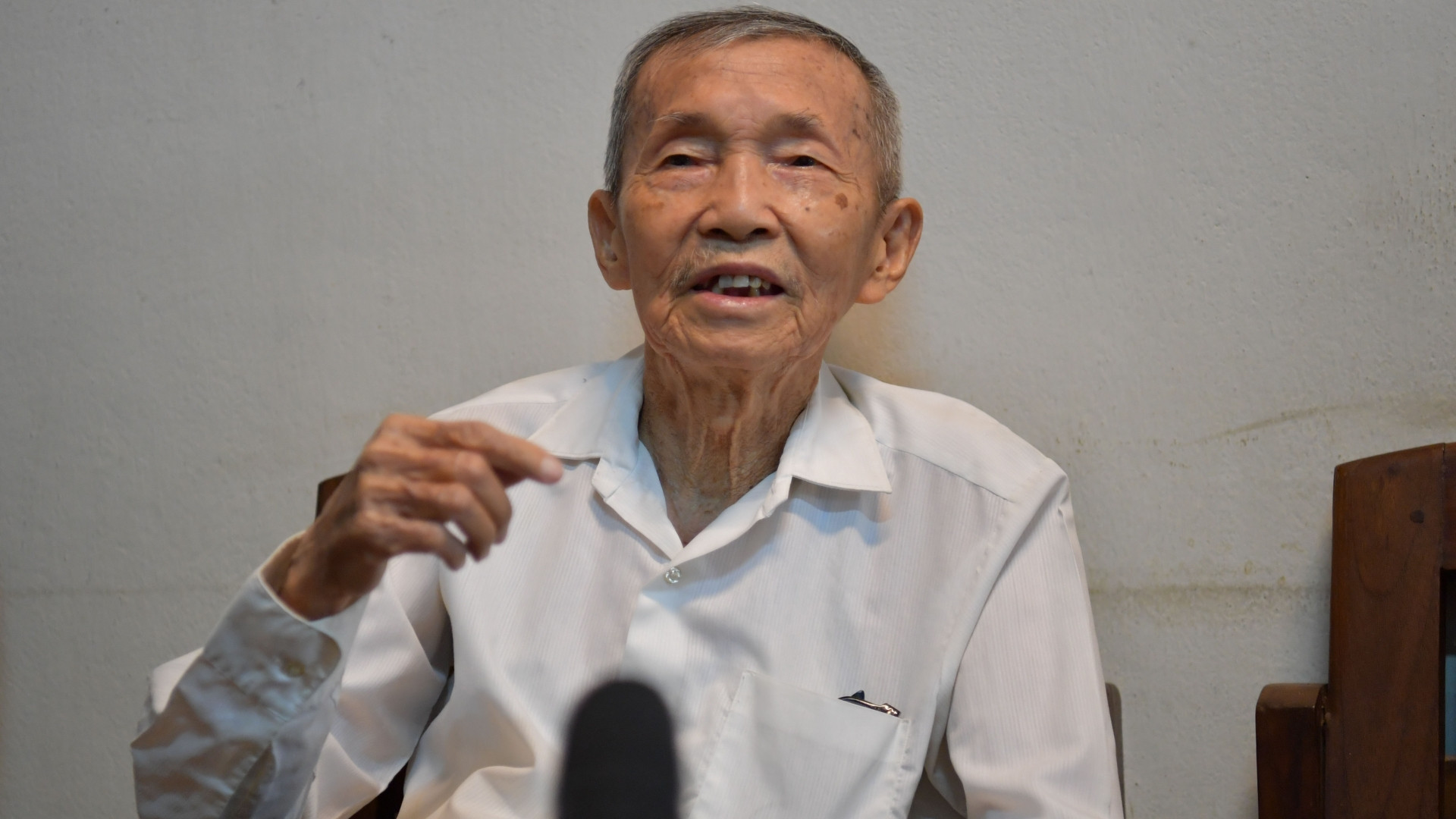 Thầy Lê Văn Nghĩa.