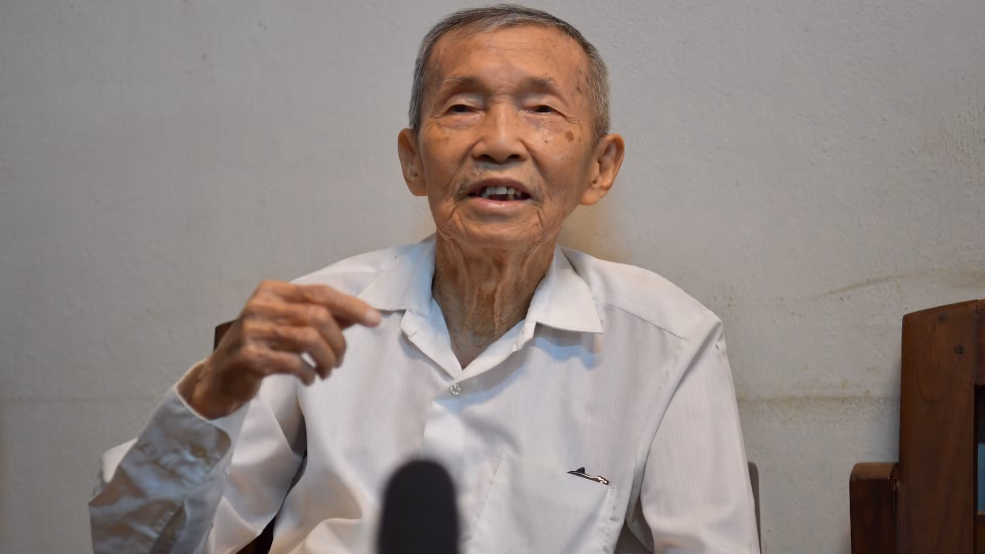 Thầy Lê Văn Nghĩa.