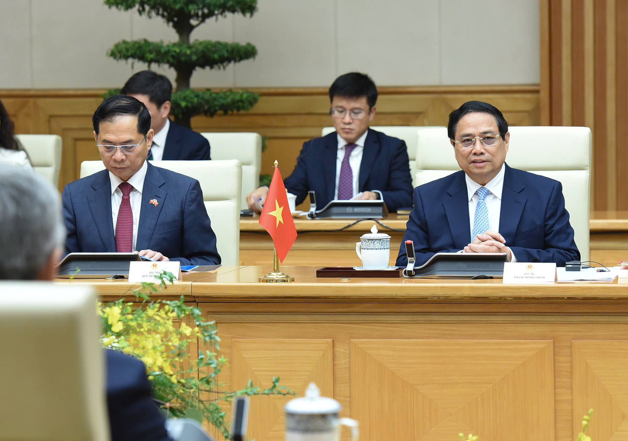 Thủ tướng Phạm Minh Chính phát biểu tại buổi hội đàm với Thủ tướng Kyrgyzstan Adylbek Kasymaliev.