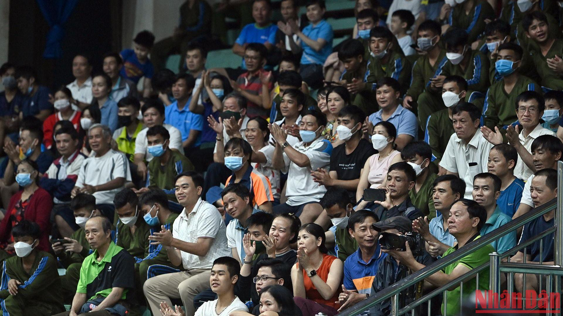 Đông đảo khán giả, người hâm mộ bóng bàn thường xuyên có mặt tại nhà thi đấu tỉnh Gia Lai để động viên, cổ vũ cho các tay vợt. (Ảnh: Duy Linh)