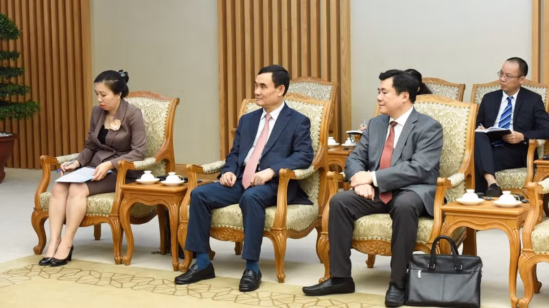 Đại diện lãnh đạo các bộ, ban ngành tham dự buổi tiếp.