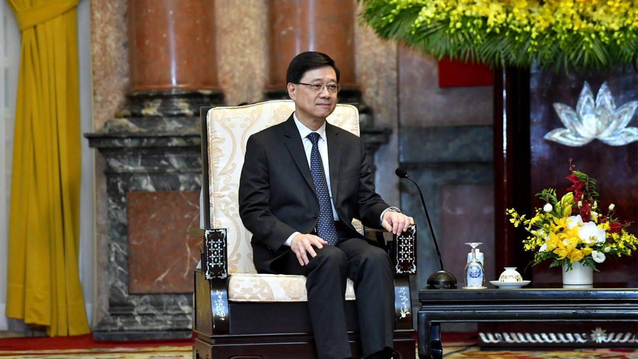 Trưởng Khu hành chính đặc biệt Hồng Kông (Trung Quốc) Lý Gia Siêu phát biểu tại buổi tiếp.