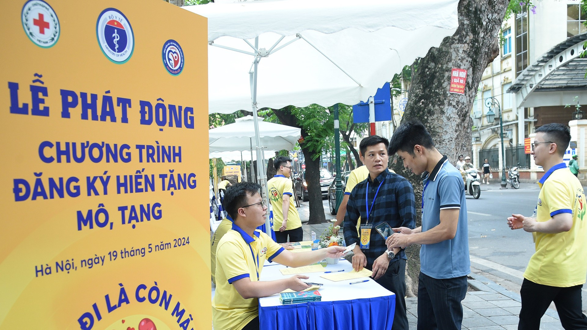 Đông đảo người dân đăng ký hiến tặng mô, tạng.