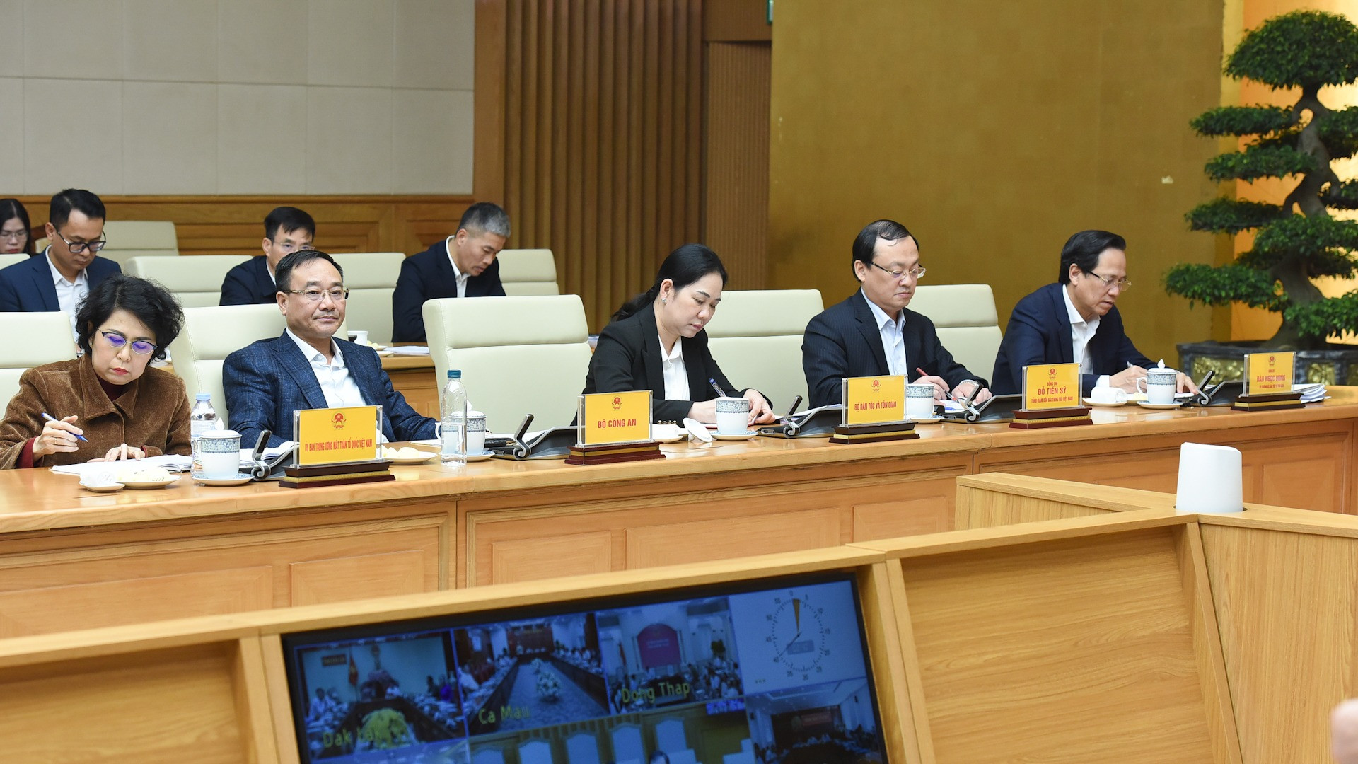 Các đại biểu tham dự phiên họp.