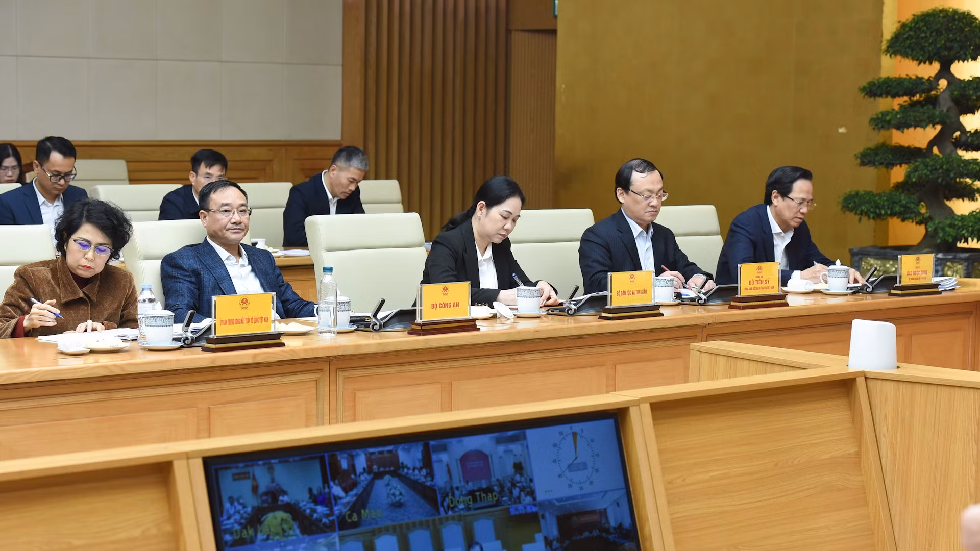 Các đại biểu tham dự phiên họp.