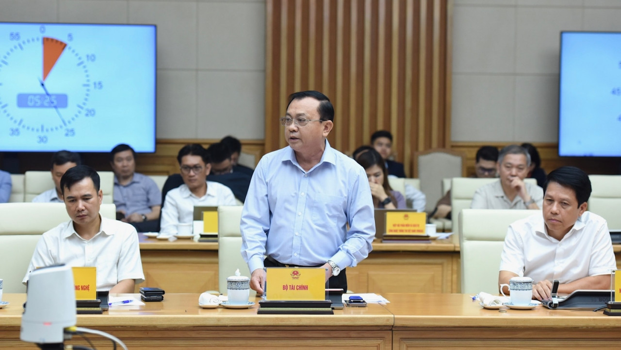 Thứ trưởng Tài chính Lê Tấn Cận góp ý hoàn thiện Đề án.