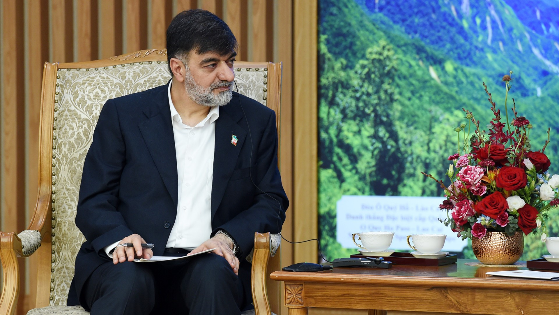 Tư lệnh Thực thi pháp luật Iran Ahmad Reza Radan phát biểu tại buổi tiếp.