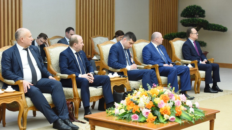 Các thành viên đi cùng đoàn với ông Alexander Kurenkov, Bộ trưởng Bộ Tình trạng khẩn cấp Liên bang Nga tham dự buổi tiếp.